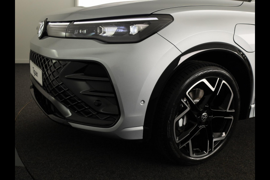 Volkswagen Tiguan R-Line Edition 1.5 eHybrid 204 PK DSG | 20" LM | Black Style | Stoel & stuurverwarming |  Trekhaak |