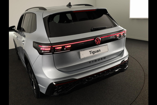 Volkswagen Tiguan R-Line Edition 1.5 eHybrid 204 PK DSG | 20" LM | Black Style | Stoel & stuurverwarming |  Trekhaak |