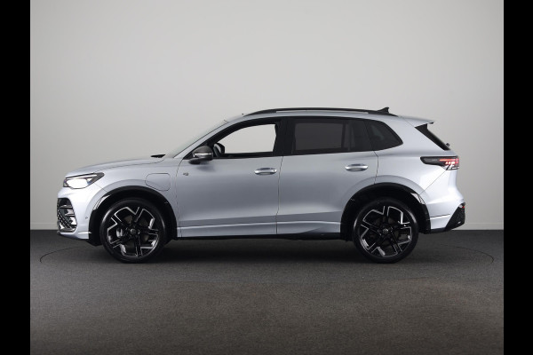 Volkswagen Tiguan R-Line Edition 1.5 eHybrid 204 PK DSG | 20" LM | Black Style | Stoel & stuurverwarming |  Trekhaak |