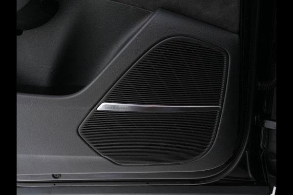 Audi RS Q8 4.0 TFSI Quattro * PANO | MILLTEK-EXHAUST | CERAMIC-BRAKES | CARBON-PACK | LEATHER | MEMORY-PACK | 4-WHEEL-STEERING | AIRSUSPENSION | BANG&OLUFSEN | ADAPTIVE-CRUISE | BLINDSPOT | TOPVIEW | SOFTCLOSE |  ....