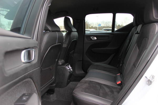 Volvo XC40 Recharge P8 AWD R-Design / SoH 92,4% / Trekhaak / Keyless / 19'' / Half leder / Stuur+Stoelverwarming / DAB / Dodehoek / ACC