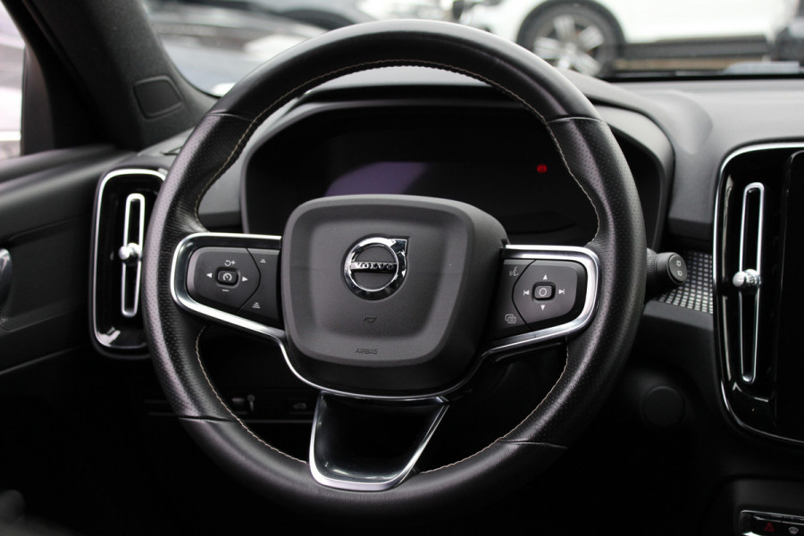 Volvo XC40 Recharge P8 AWD R-Design / SoH 92,4% / Trekhaak / Keyless / 19'' / Half leder / Stuur+Stoelverwarming / DAB / Dodehoek / ACC