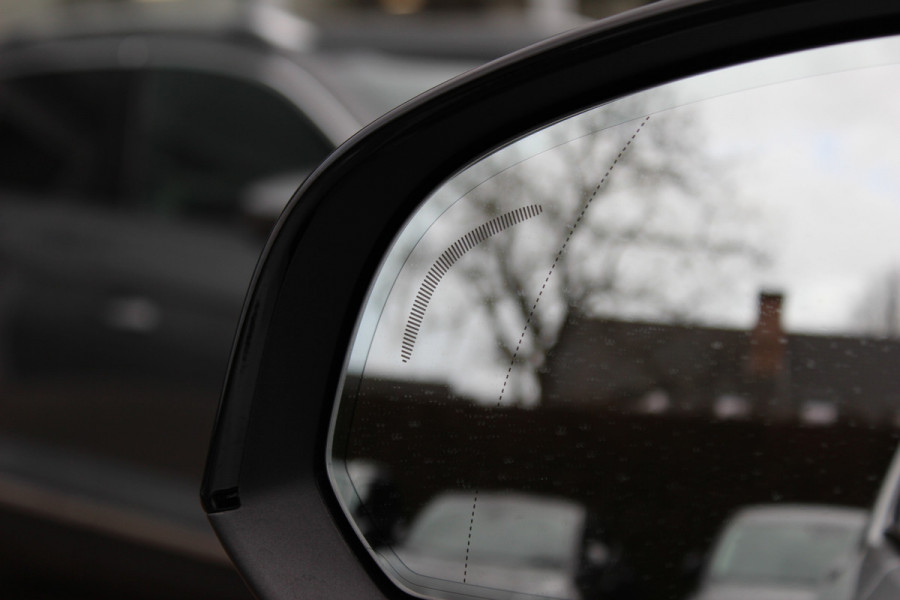 Volvo XC40 Recharge P8 AWD R-Design / SoH 92,4% / Trekhaak / Keyless / 19'' / Half leder / Stuur+Stoelverwarming / DAB / Dodehoek / ACC