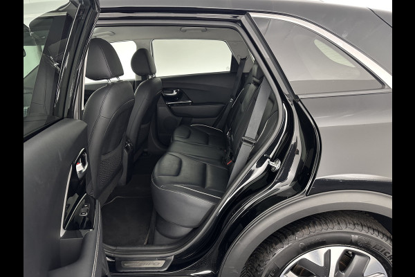Kia e-Niro ExecutiveLine 64 kWh [ 3-Fase ] {SOH-100%} (INCL-BTW) Aut.*HEATPUMP | LEATHER | FULL-LED | NAVI-FULLMAP | ADAPTIVE-CRUISE | CAMERA | MEMORY-PACK | LANE-ASSIST | KEYLESS | DIGI-COCKPIT | PRIVACYGLASS | SHIFTPADDLES | COMFORTSEATS | 17"
