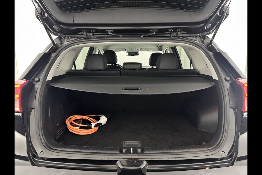 Kia e-Niro ExecutiveLine 64 kWh [ 3-Fase ] {SOH-100%} (INCL-BTW) Aut.*HEATPUMP | LEATHER | FULL-LED | NAVI-FULLMAP | ADAPTIVE-CRUISE | CAMERA | MEMORY-PACK | LANE-ASSIST | KEYLESS | DIGI-COCKPIT | PRIVACYGLASS | SHIFTPADDLES | COMFORTSEATS | 17"