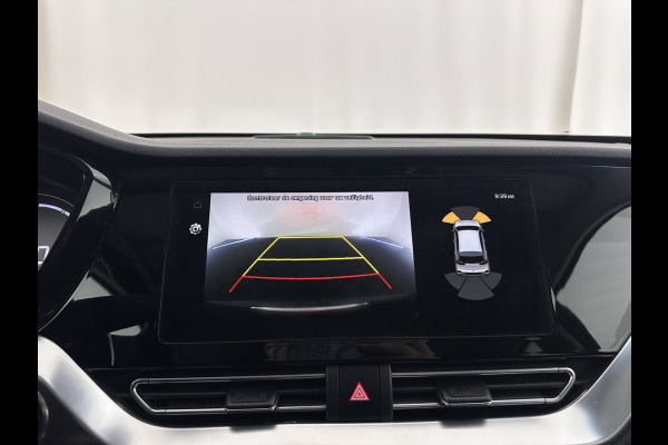 Kia e-Niro ExecutiveLine 64 kWh [ 3-Fase ] {SOH-100%} (INCL-BTW) Aut.*HEATPUMP | LEATHER | FULL-LED | NAVI-FULLMAP | ADAPTIVE-CRUISE | CAMERA | MEMORY-PACK | LANE-ASSIST | KEYLESS | DIGI-COCKPIT | PRIVACYGLASS | SHIFTPADDLES | COMFORTSEATS | 17"