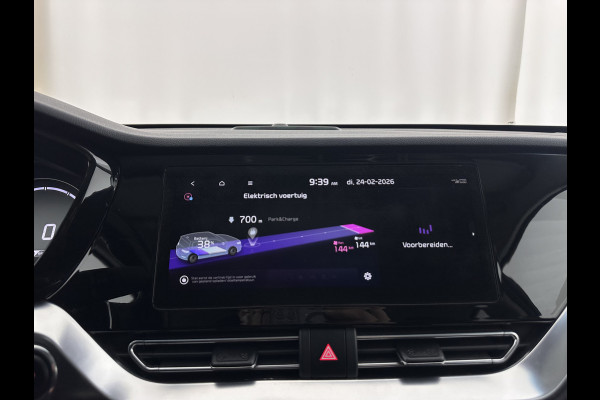 Kia e-Niro ExecutiveLine 64 kWh [ 3-Fase ] {SOH-100%} (INCL-BTW) Aut.*HEATPUMP | LEATHER | FULL-LED | NAVI-FULLMAP | ADAPTIVE-CRUISE | CAMERA | MEMORY-PACK | LANE-ASSIST | KEYLESS | DIGI-COCKPIT | PRIVACYGLASS | SHIFTPADDLES | COMFORTSEATS | 17"