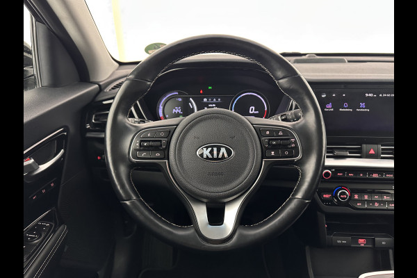 Kia e-Niro ExecutiveLine 64 kWh [ 3-Fase ] {SOH-100%} (INCL-BTW) Aut.*HEATPUMP | LEATHER | FULL-LED | NAVI-FULLMAP | ADAPTIVE-CRUISE | CAMERA | MEMORY-PACK | LANE-ASSIST | KEYLESS | DIGI-COCKPIT | PRIVACYGLASS | SHIFTPADDLES | COMFORTSEATS | 17"