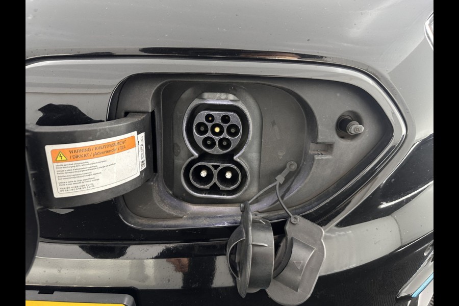 Kia e-Niro ExecutiveLine 64 kWh [ 3-Fase ] {SOH-100%} (INCL-BTW) Aut.*HEATPUMP | LEATHER | FULL-LED | NAVI-FULLMAP | ADAPTIVE-CRUISE | CAMERA | MEMORY-PACK | LANE-ASSIST | KEYLESS | DIGI-COCKPIT | PRIVACYGLASS | SHIFTPADDLES | COMFORTSEATS | 17"