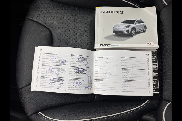 Kia e-Niro ExecutiveLine 64 kWh [ 3-Fase ] {SOH-100%} (INCL-BTW) Aut.*HEATPUMP | LEATHER | FULL-LED | NAVI-FULLMAP | ADAPTIVE-CRUISE | CAMERA | MEMORY-PACK | LANE-ASSIST | KEYLESS | DIGI-COCKPIT | PRIVACYGLASS | SHIFTPADDLES | COMFORTSEATS | 17"