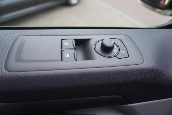 Ford Transit Custom 320L 2.0 TDCI 150PK L2H1 Trend Dubbelcabine Schuifdeur L/R Nr. V136 | Airco | Cruise | Navi | Camera | 17"LM velgen