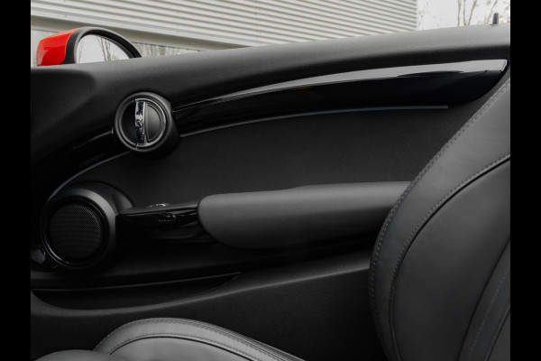 MINI Cabrio 2.0 John Cooper Works - Camera - Harman Kardon -Yours Leder - Head-Up - JCW