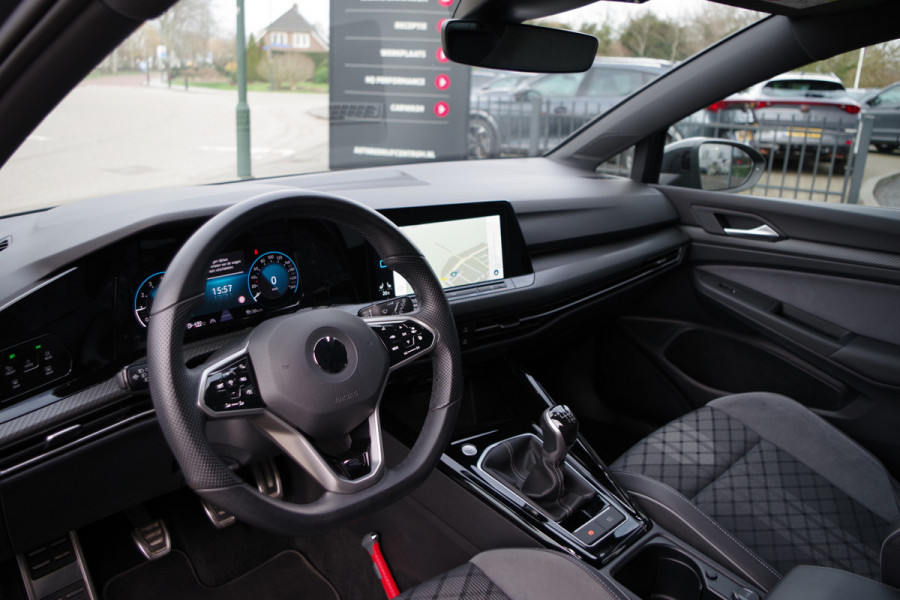 Volkswagen Golf 1.5 TSI R-Line BNS+, Trekhaak, Sportstoelen, Adap. Cruise Control, Winterpakket, Camera