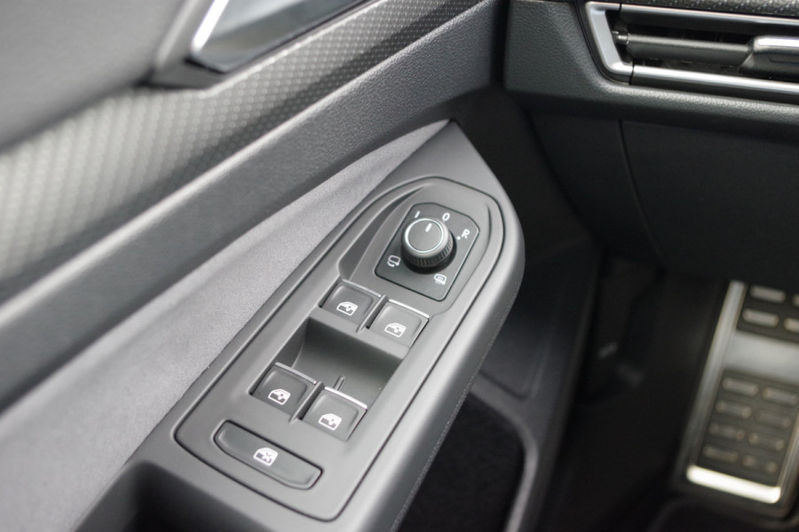 Volkswagen Golf 1.5 TSI R-Line BNS+, Trekhaak, Sportstoelen, Adap. Cruise Control, Winterpakket, Camera