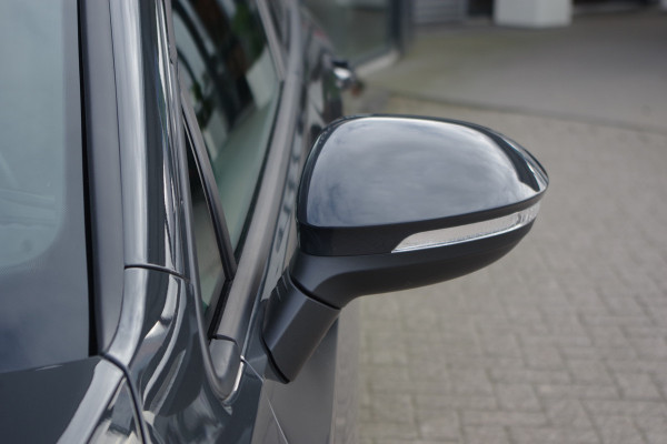 Volkswagen Golf 1.5 TSI R-Line BNS+, Trekhaak, Sportstoelen, Adap. Cruise Control, Winterpakket, Camera