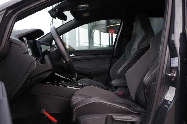 Volkswagen Golf 1.5 TSI R-Line BNS+, Trekhaak, Sportstoelen, Adap. Cruise Control, Winterpakket, Camera