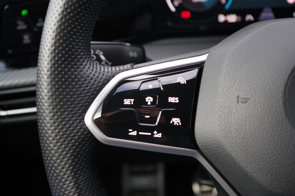 Volkswagen Golf 1.5 TSI R-Line BNS+, Trekhaak, Sportstoelen, Adap. Cruise Control, Winterpakket, Camera