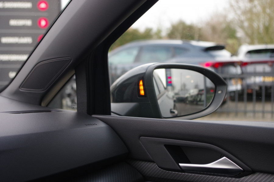 Volkswagen Golf 1.5 TSI R-Line BNS+, Trekhaak, Sportstoelen, Adap. Cruise Control, Winterpakket, Camera