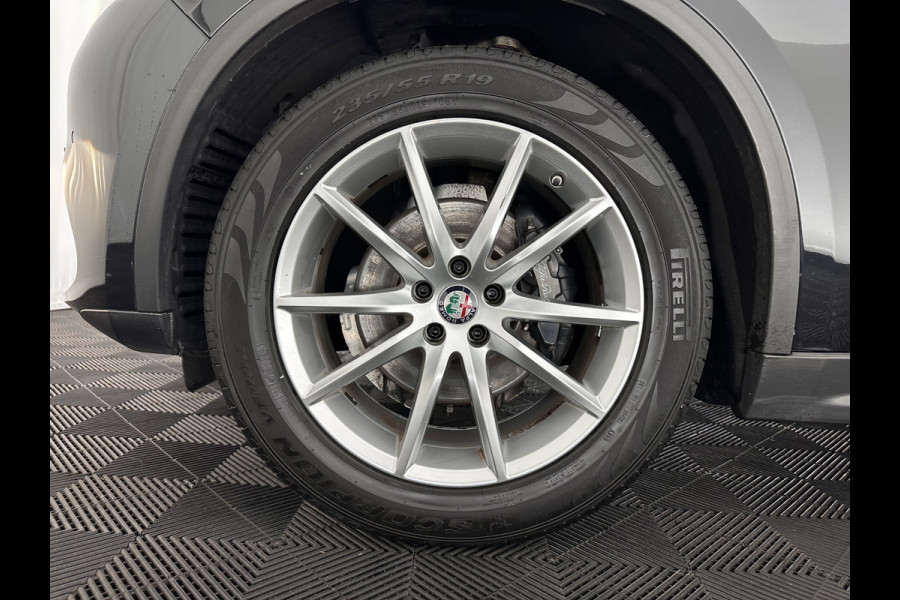 Alfa Romeo Stelvio 2.2d AWD Q4 Super Aut. *PANO | LEATHER | BI-XENON | MEMORY-PACK | HARMAN/KARDON | BLINDSPOT | CAMERA | DAB+ | NAVI-FULLMAP | HEATED-SPORTSEATS | ECC | ADAPTIVE-CRUISE | PDC | PRIVACYGLASS | TOWBAR | 19"ALU*