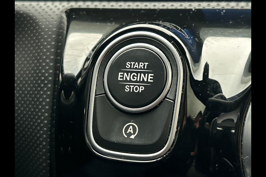 Mercedes-Benz CLA-Klasse Shooting Brake 180 Business Solution AMG | Origineel Nederlands | Panoramadak Memorie Stoelverwarming