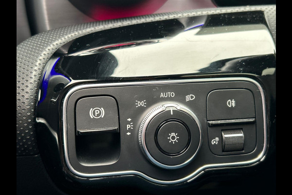 Mercedes-Benz CLA-Klasse Shooting Brake 180 Business Solution AMG | Origineel Nederlands | Panoramadak Memorie Stoelverwarming