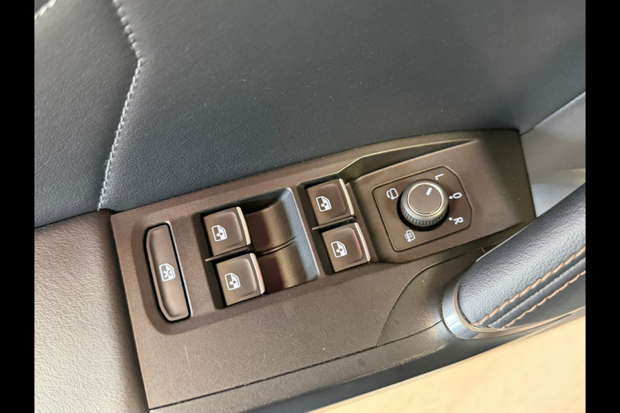 CUPRA Leon 2.0 Business 301 PK AUT. PANORAMADAK MEMORY VIRTUAL COCKPIT XENON APPLE CARPLAY CAMERA KEYLESS-GO CRUISE AIRCO