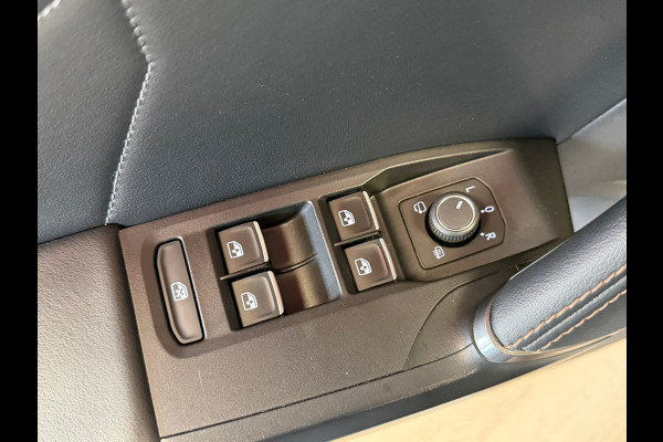 CUPRA Leon 2.0 Business 301 PK AUT. PANORAMADAK MEMORY VIRTUAL COCKPIT XENON APPLE CARPLAY CAMERA KEYLESS-GO CRUISE AIRCO