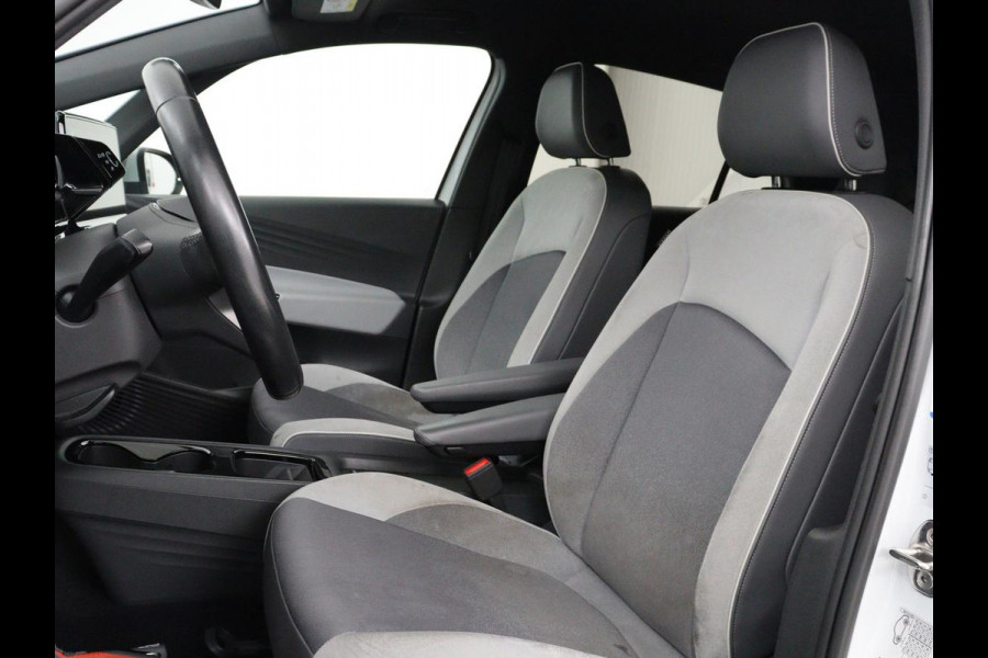 Volkswagen ID.3 First Plus 58 kWh | SOH 90% | Stoel & stuurverwarming | Camera | Adaptive cruise | Sfeerverlichting | Carplay | Navigatie | Keyless | Matrix LED