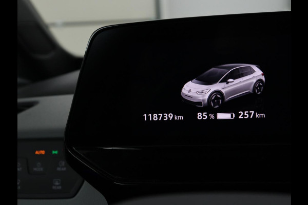 Volkswagen ID.3 First Plus 58 kWh | SOH 90% | Stoel & stuurverwarming | Camera | Adaptive cruise | Sfeerverlichting | Carplay | Navigatie | Keyless | Matrix LED