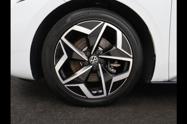 Volkswagen ID.3 First Plus 58 kWh | SOH 90% | Stoel & stuurverwarming | Camera | Adaptive cruise | Sfeerverlichting | Carplay | Navigatie | Keyless | Matrix LED