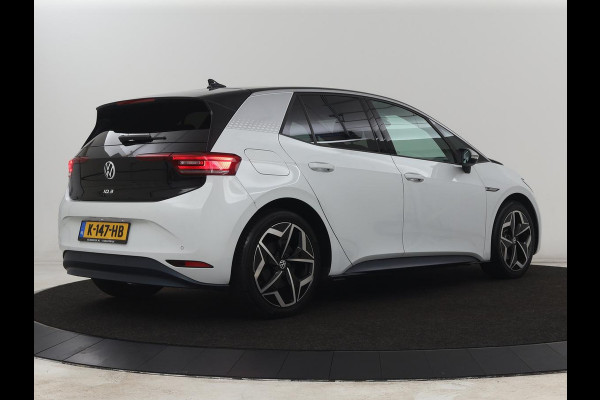 Volkswagen ID.3 First Plus 58 kWh | SOH 90% | Stoel & stuurverwarming | Camera | Adaptive cruise | Sfeerverlichting | Carplay | Navigatie | Keyless | Matrix LED
