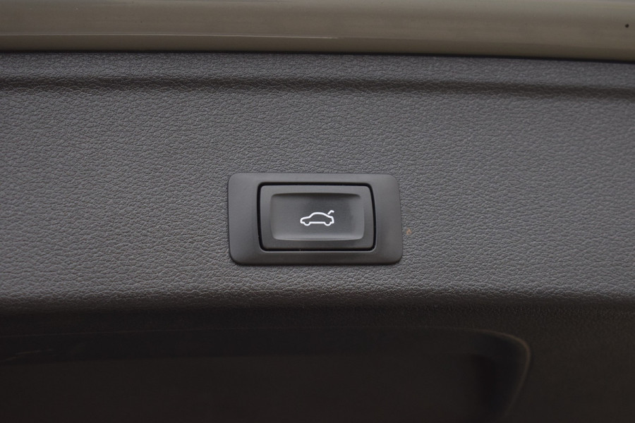 Audi A4 35 TFSI S-line | Quantum Grey | KW schroefset | Pano | Virtual | 19" | Trekhaak