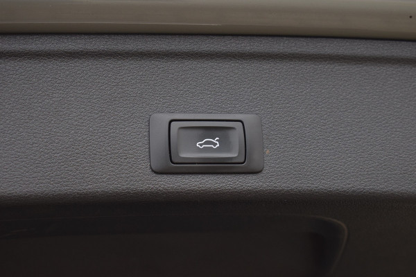 Audi A4 35 TFSI S-line | Quantum Grey | KW schroefset | Pano | Virtual | 19" | Trekhaak