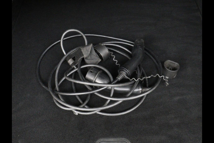 Volvo V60 2.0 T6 Recharge AWD Inscription | Trekhaak | Stoelverwarming | Harman/Kardon | Leder | Camera | Adaptive cruise | Carplay | Keyless | Memory | Navigatie | Full LED | Stuurverwarming | PHEV | Plug in