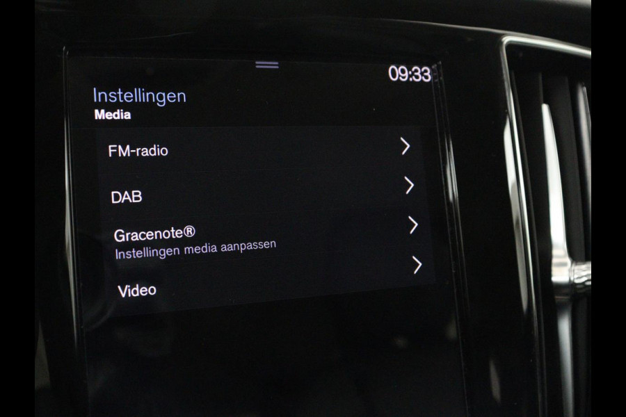 Volvo V60 2.0 T6 Recharge AWD Inscription | Trekhaak | Stoelverwarming | Harman/Kardon | Leder | Camera | Adaptive cruise | Carplay | Keyless | Memory | Navigatie | Full LED | Stuurverwarming | PHEV | Plug in