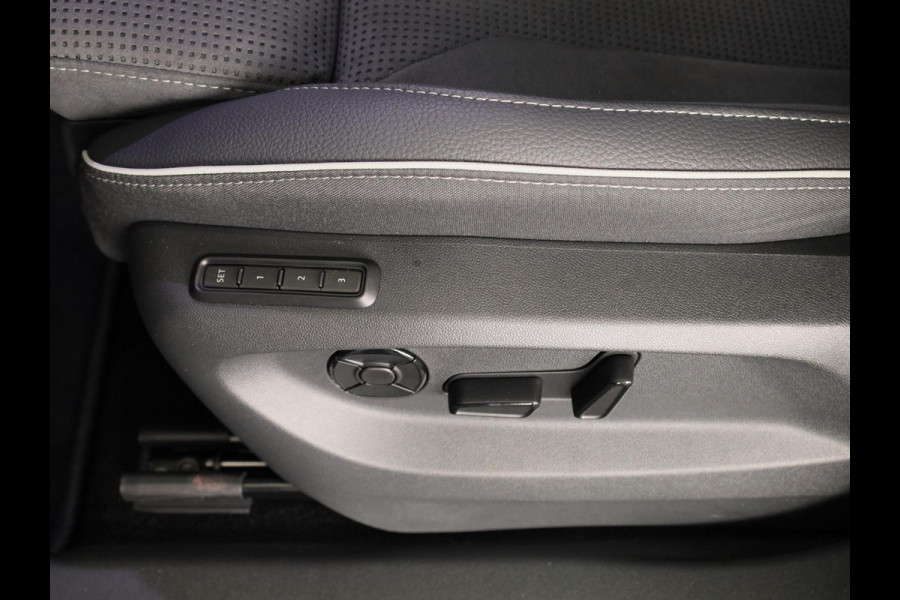 Škoda Kodiaq Sportline Business PHEV 1.5 TSI 204 pk 6 versn. DSG | Panoramadak | Wegklapbare trekhaak | Light & view pakket