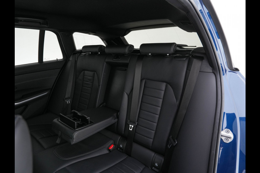 BMW 3 Serie Touring 320e Business Edition Plus [Plug-In] (INCL-BTW) Aut. *LEATHER | FULL-LED | HEATED-SPORTSEATS | DIGI-COCKPIT | HIFI-SOUND | NAVI-FULLMAP | PRIVACYGLASS | PDC | AMBIENTLIGHT | DAB | KEYLESS | TOWBAR | 17"ALU* *