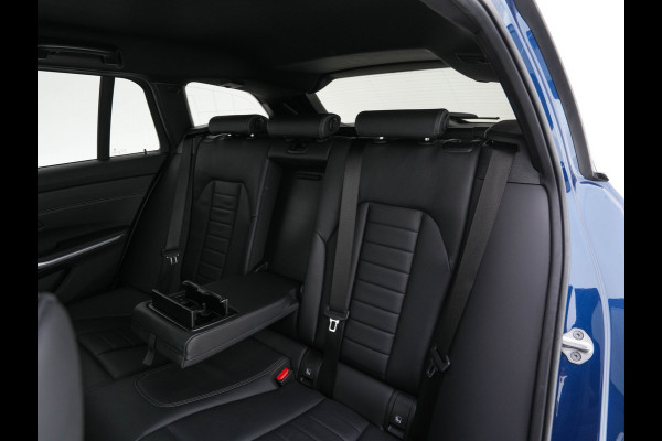 BMW 3 Serie Touring 320e Business Edition Plus [Plug-In] (INCL-BTW) Aut. *LEATHER | FULL-LED | HEATED-SPORTSEATS | DIGI-COCKPIT | HIFI-SOUND | NAVI-FULLMAP | PRIVACYGLASS | PDC | AMBIENTLIGHT | DAB | KEYLESS | TOWBAR | 17"ALU* *