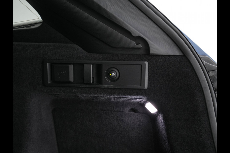 BMW 3 Serie Touring 320e Business Edition Plus [Plug-In] (INCL-BTW) Aut. *LEATHER | FULL-LED | HEATED-SPORTSEATS | DIGI-COCKPIT | HIFI-SOUND | NAVI-FULLMAP | PRIVACYGLASS | PDC | AMBIENTLIGHT | DAB | KEYLESS | TOWBAR | 17"ALU* *