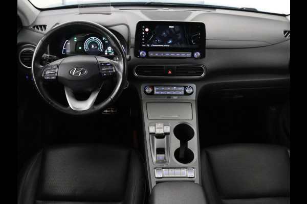 Hyundai Kona EV Premium 64 kWh | SOH 95% | Stoelventilatie | Leder | Head-Up | Warmtepomp | Camera | Achterbankverwarming | Carplay | Navigatie | Adaptive cruise | Keyless | Parkeerhulp