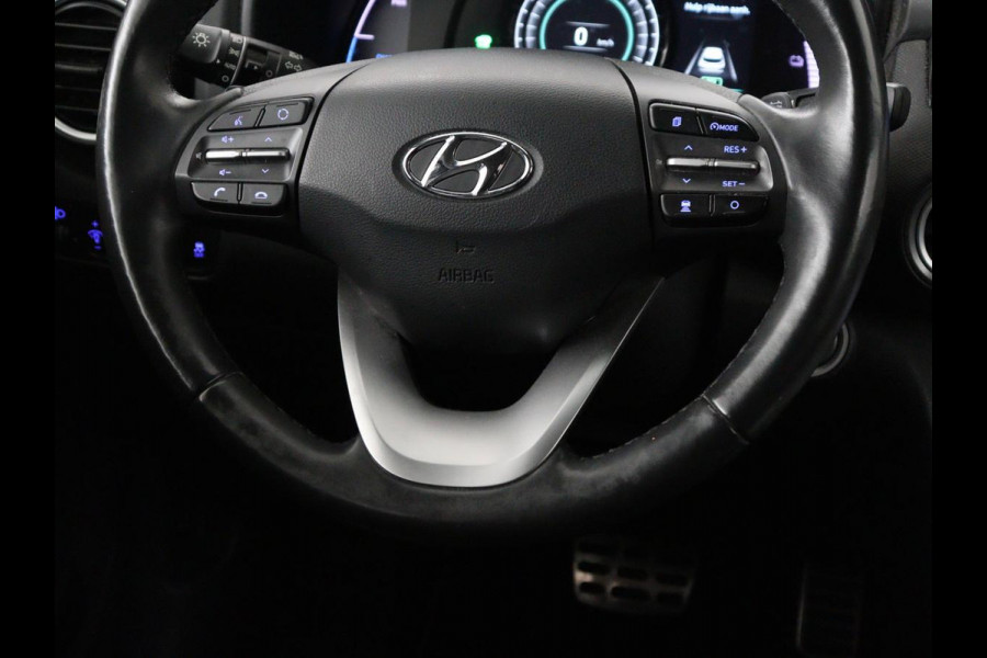 Hyundai Kona EV Premium 64 kWh | SOH 95% | Stoelventilatie | Leder | Head-Up | Warmtepomp | Camera | Achterbankverwarming | Carplay | Navigatie | Adaptive cruise | Keyless | Parkeerhulp