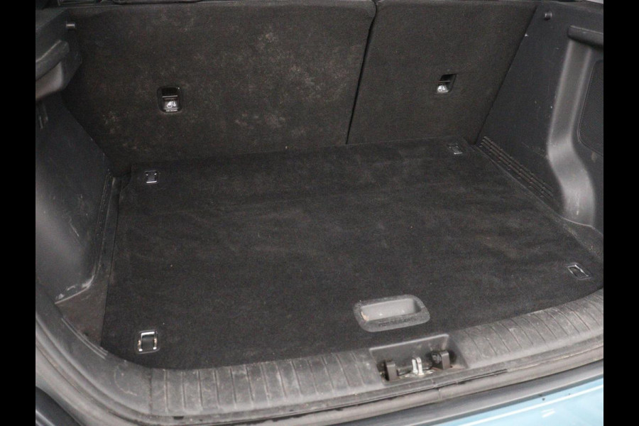 Hyundai Kona EV Premium 64 kWh | SOH 95% | Stoelventilatie | Leder | Head-Up | Warmtepomp | Camera | Achterbankverwarming | Carplay | Navigatie | Adaptive cruise | Keyless | Parkeerhulp