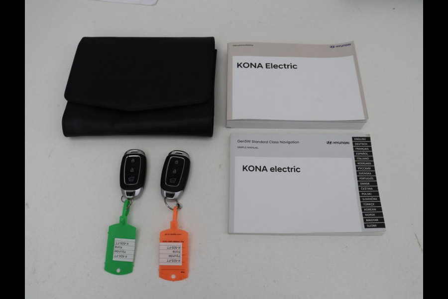 Hyundai Kona EV Premium 64 kWh | SOH 95% | Stoelventilatie | Leder | Head-Up | Warmtepomp | Camera | Achterbankverwarming | Carplay | Navigatie | Adaptive cruise | Keyless | Parkeerhulp