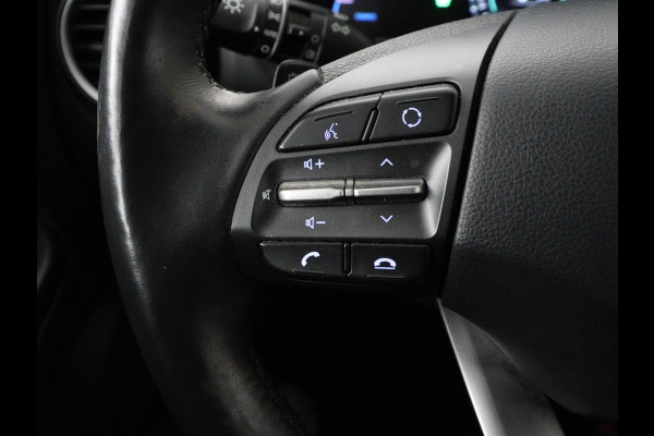 Hyundai Kona EV Premium 64 kWh | SOH 95% | Stoelventilatie | Leder | Head-Up | Warmtepomp | Camera | Achterbankverwarming | Carplay | Navigatie | Adaptive cruise | Keyless | Parkeerhulp