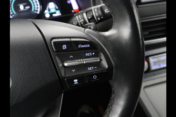 Hyundai Kona EV Premium 64 kWh | SOH 95% | Stoelventilatie | Leder | Head-Up | Warmtepomp | Camera | Achterbankverwarming | Carplay | Navigatie | Adaptive cruise | Keyless | Parkeerhulp