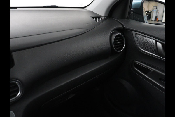 Hyundai Kona EV Premium 64 kWh | SOH 95% | Stoelventilatie | Leder | Head-Up | Warmtepomp | Camera | Achterbankverwarming | Carplay | Navigatie | Adaptive cruise | Keyless | Parkeerhulp