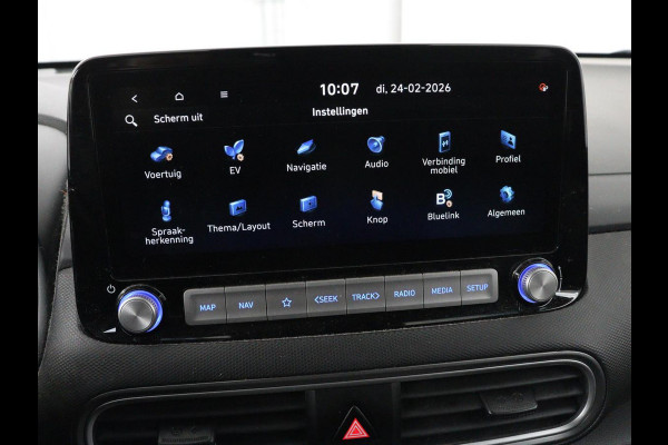 Hyundai Kona EV Premium 64 kWh | SOH 95% | Stoelventilatie | Leder | Head-Up | Warmtepomp | Camera | Achterbankverwarming | Carplay | Navigatie | Adaptive cruise | Keyless | Parkeerhulp