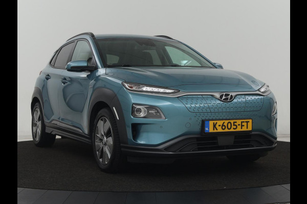 Hyundai Kona EV Premium 64 kWh | SOH 95% | Stoelventilatie | Leder | Head-Up | Warmtepomp | Camera | Achterbankverwarming | Carplay | Navigatie | Adaptive cruise | Keyless | Parkeerhulp