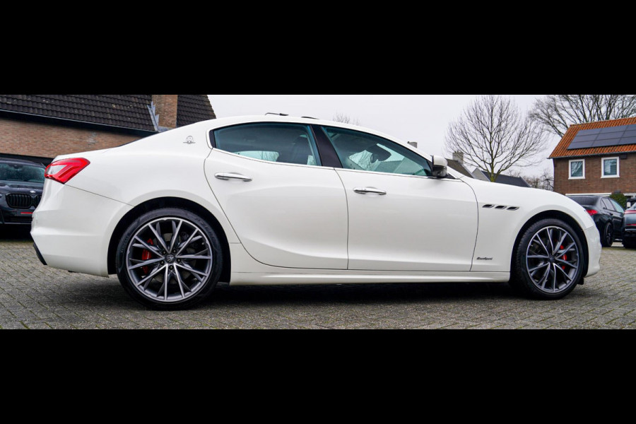 Maserati Ghibli 3.0 V6 S Q4 GranLusso | 360 camera | Schuif/kanteldak | Luxe Leder | Origineel NL |Adaptieve Cruise | Lane Assist