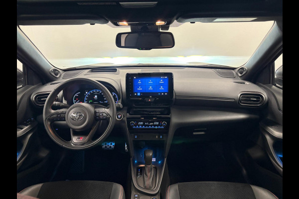 Toyota Yaris Cross 1.5 Hybrid GR Sport*Pano*Head-up*Camera*Stoelverwarming*Leder*Cruise-Control*PDC*Xenon*